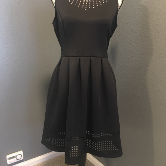 Perfect Black Dress - Picture 8 of 8